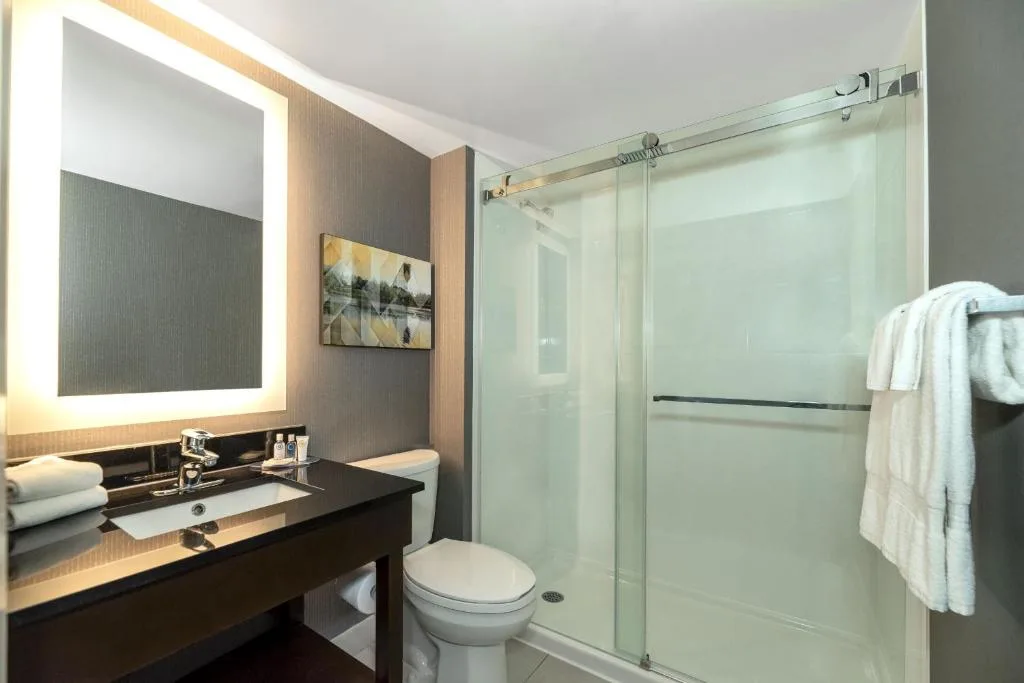 Comfort Inn Hamilton - Stoney Creek — 2
