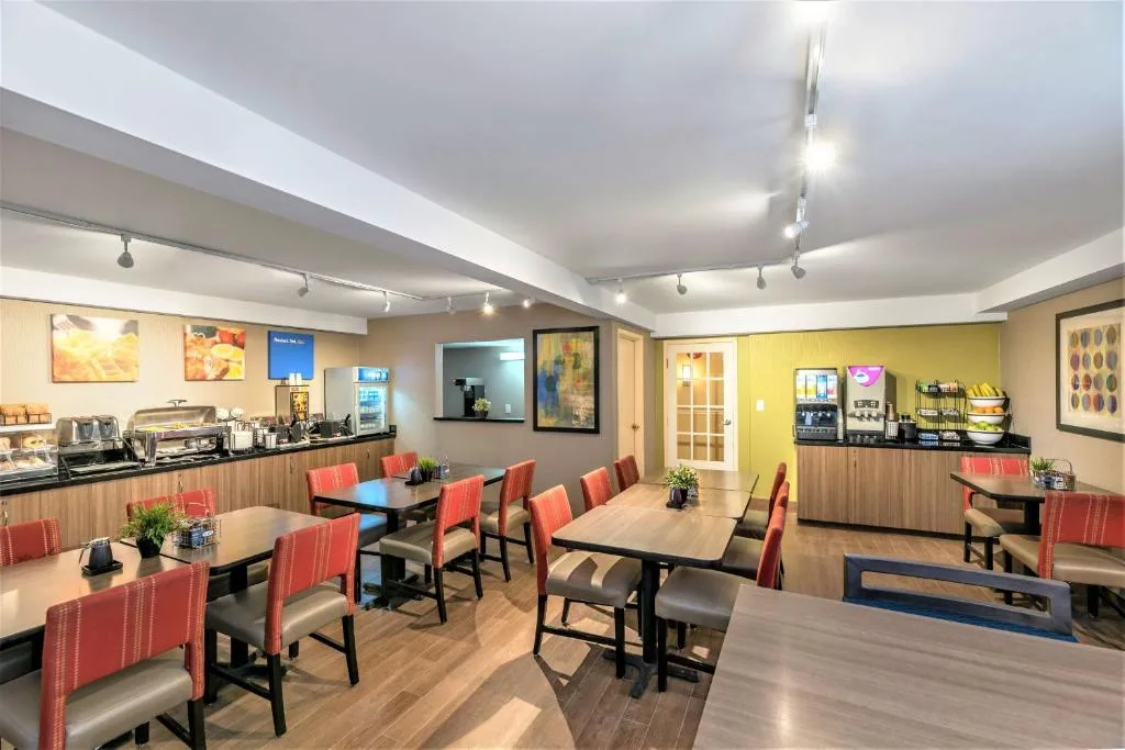 Comfort Inn Hamilton - Stoney Creek — 3