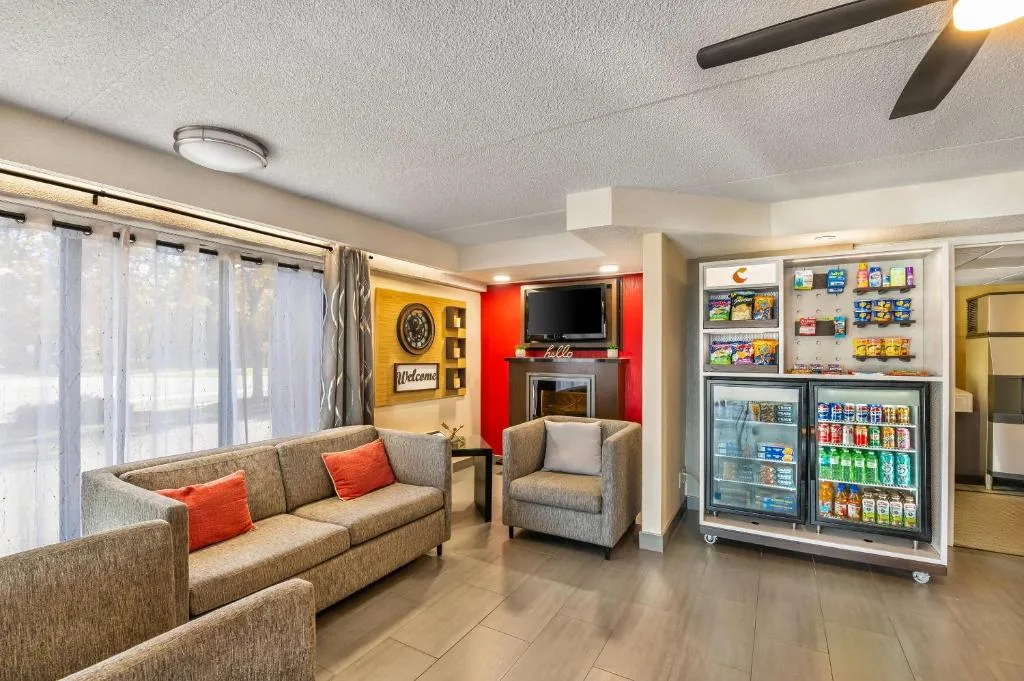 Comfort Inn Hamilton - Stoney Creek — 4