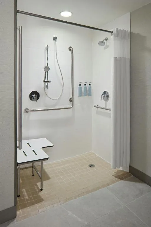 Courtyard by Marriott Hamilton — 3