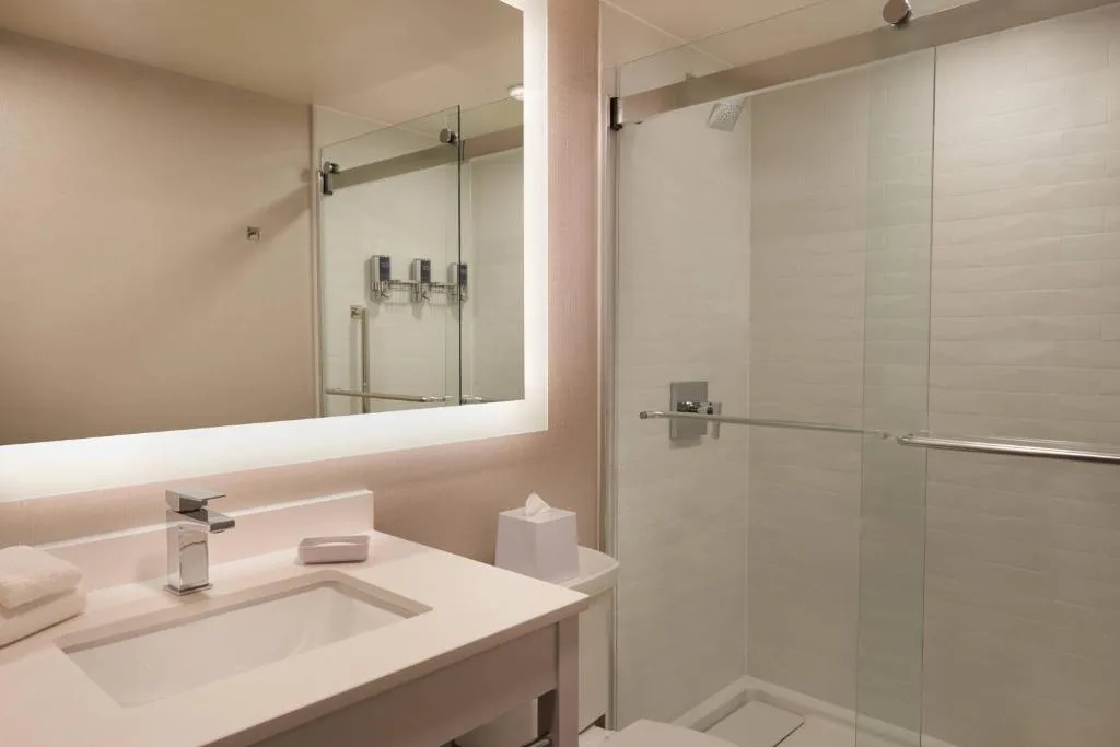 Four Points by Sheraton Hamilton - Stoney Creek — 3
