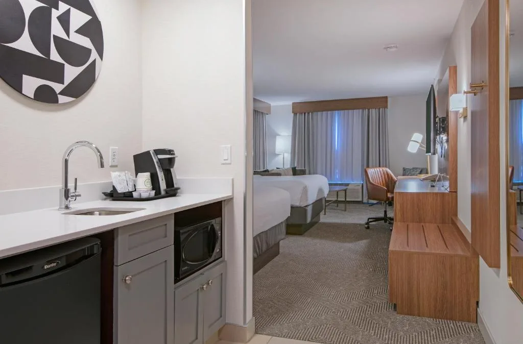 Holiday Inn Hotel and Suites-Kamloops by IHG — 4
