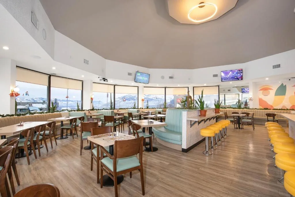 Ramada by Wyndham Kamloops — 5