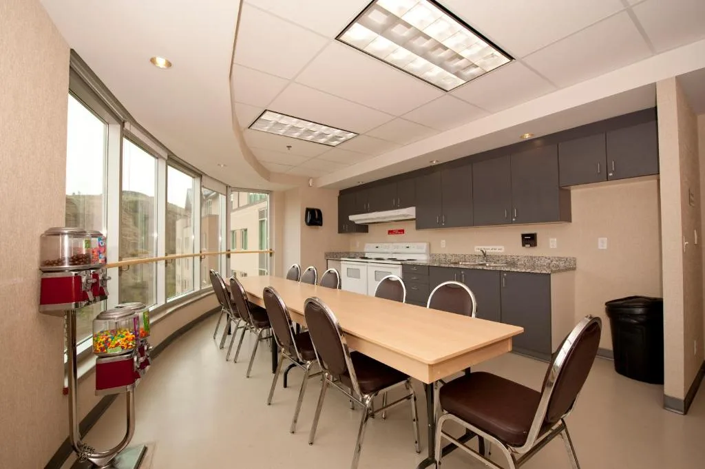 Residence & Conference Centre - Kamloops — 4