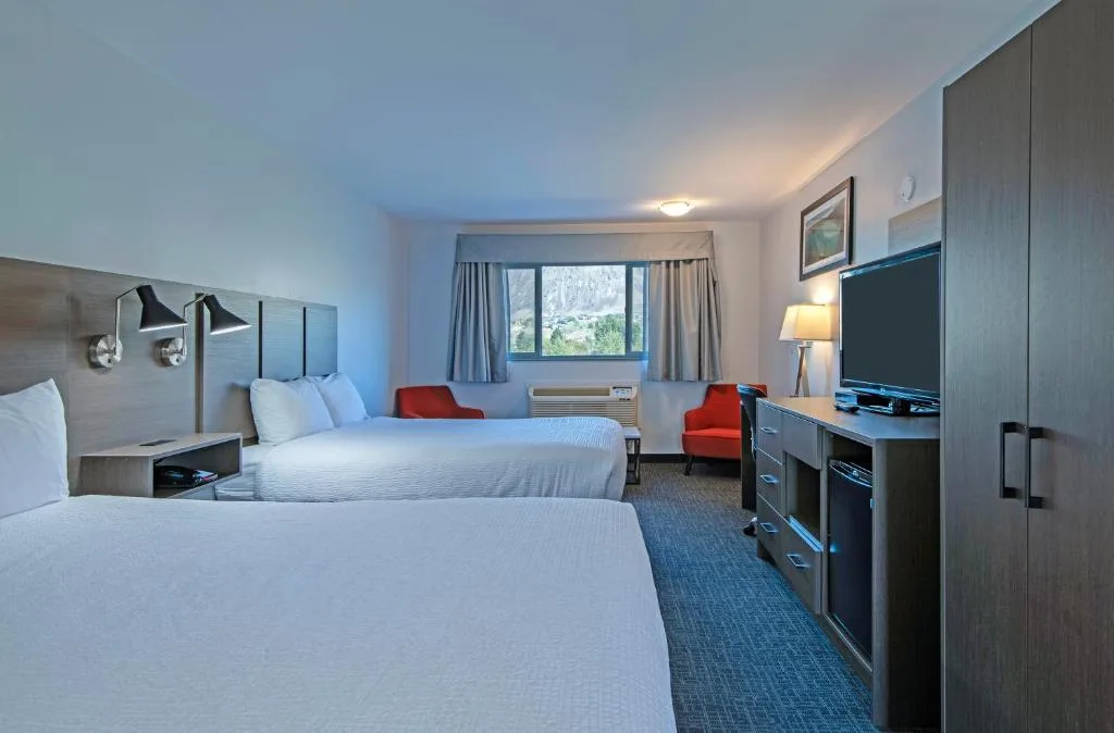 Riverland Inn & Suites — 5