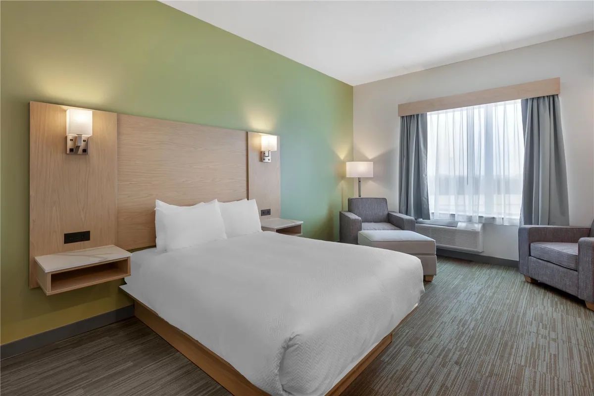 Best Western Plus Kawartha Lakes Hotel & Suites — 4
