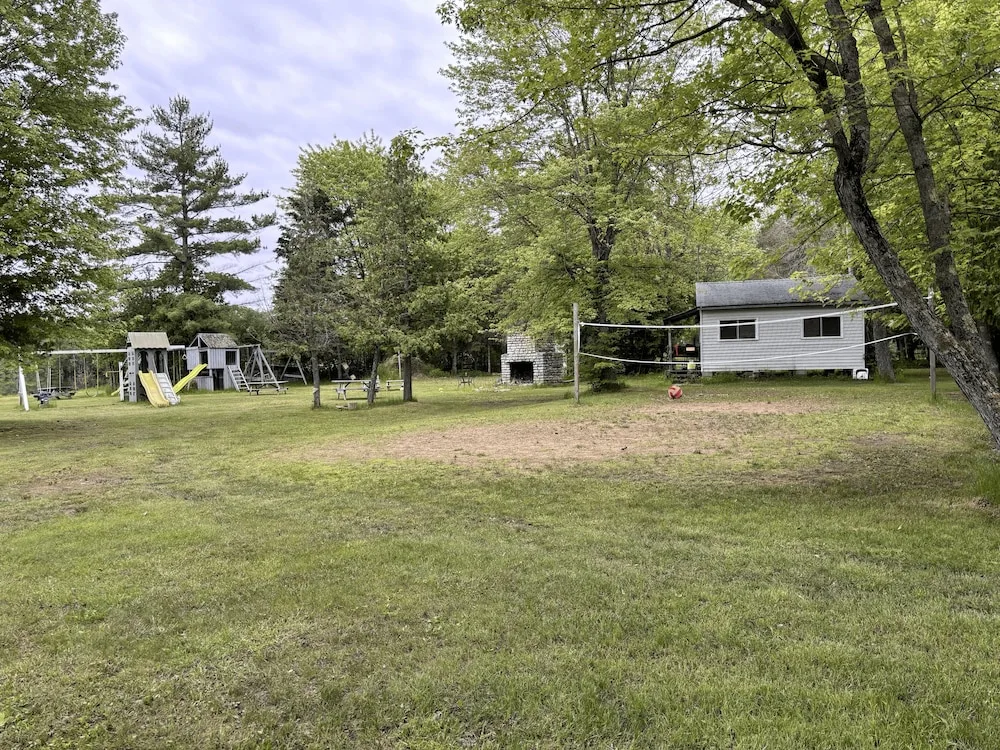 Lakefront Hideaway Resort — 2