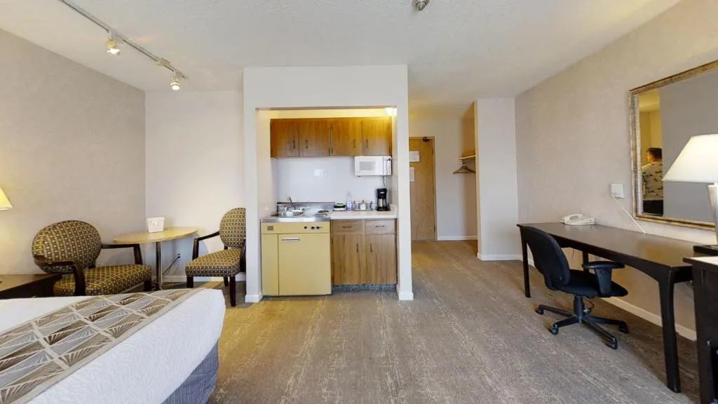 Dilworth Inn Kelowna — 3