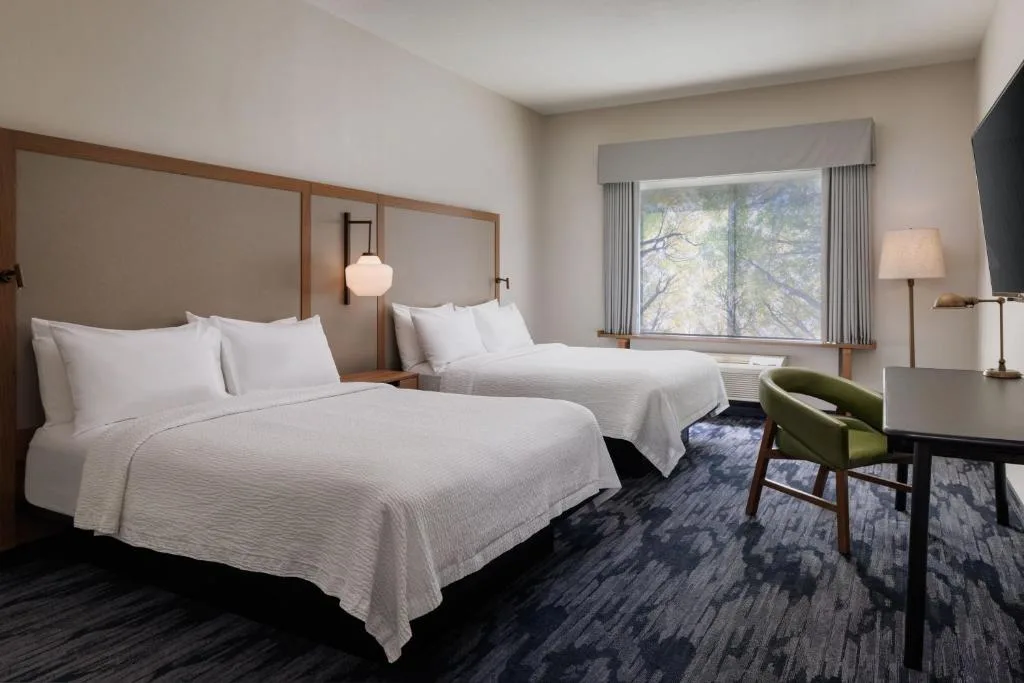 Fairfield Inn & Suites by Marriott Kelowna — 2