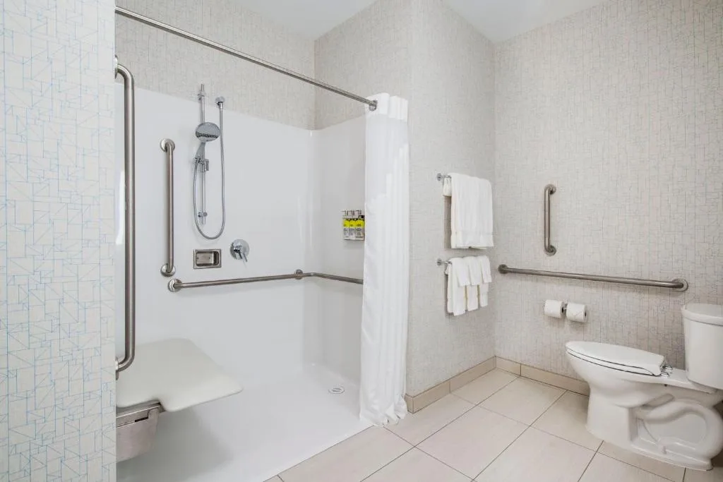 Holiday Inn Express & Suites Kelowna - East by IHG — 3