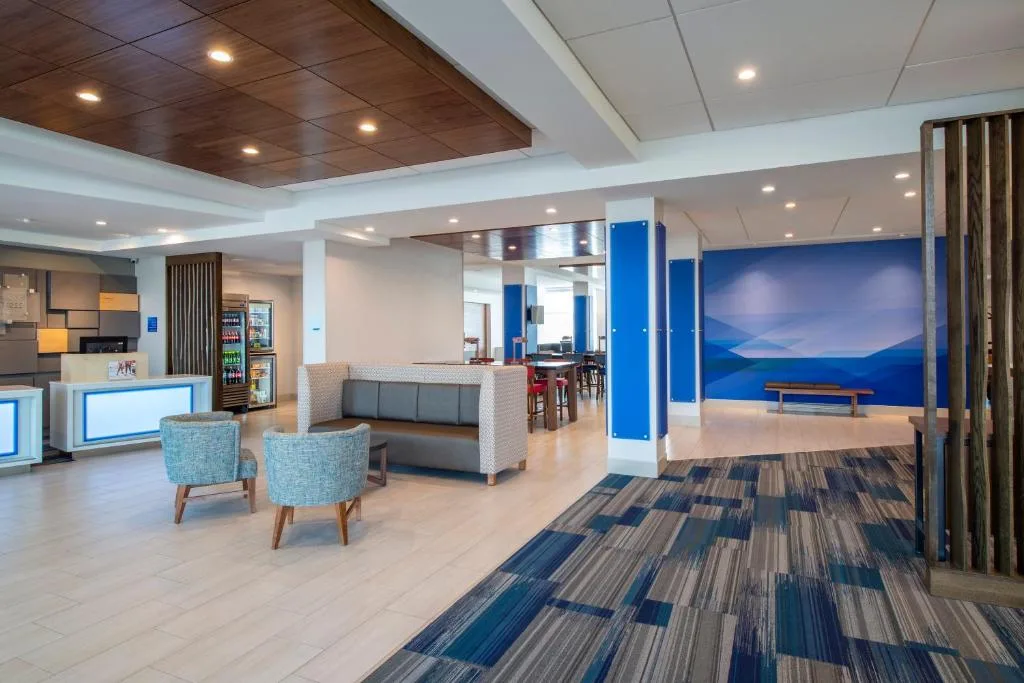 Holiday Inn Express & Suites Kelowna - East by IHG — 5