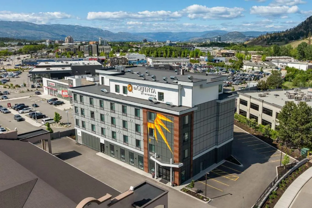La Quinta Inn & Suites by Wyndham Kelowna BC
