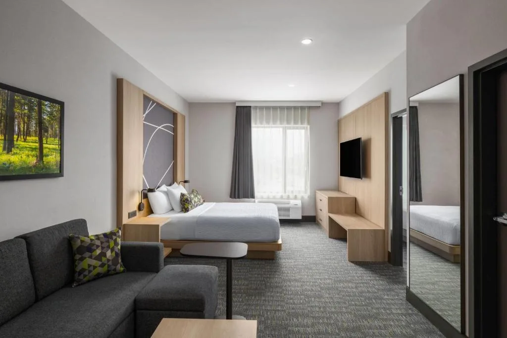 La Quinta Inn & Suites by Wyndham Kelowna BC — 2
