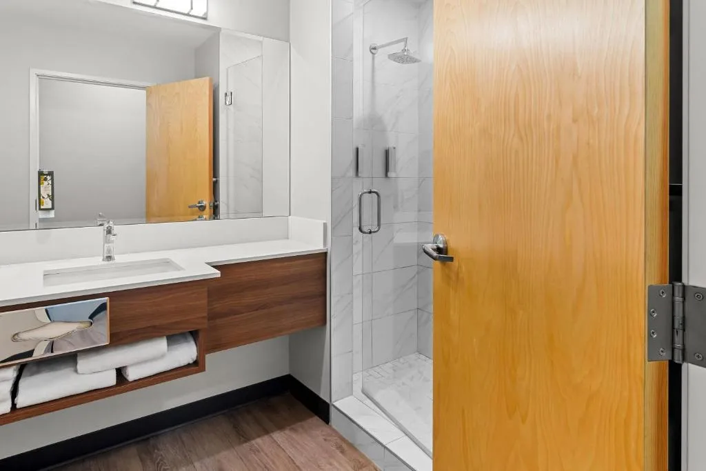 Park Inn by Radisson, Kelowna — 3