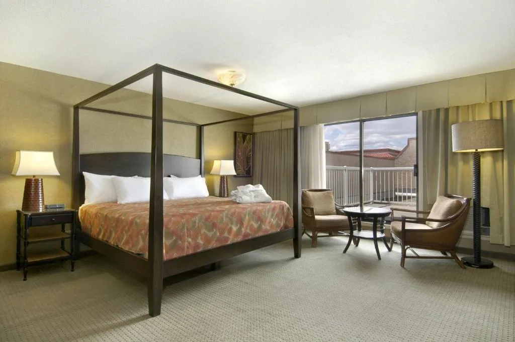 Ramada by Wyndham Kelowna Hotel & Conference Center — 2