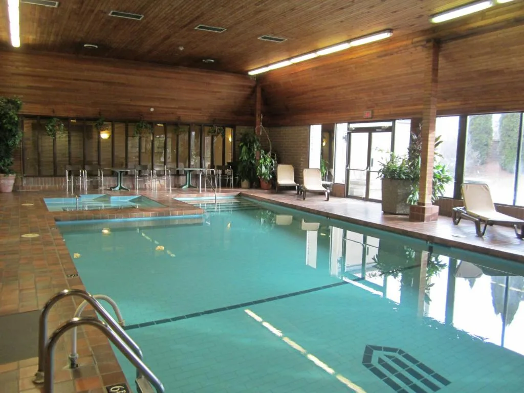 Ramada by Wyndham Kelowna Hotel & Conference Center — 3