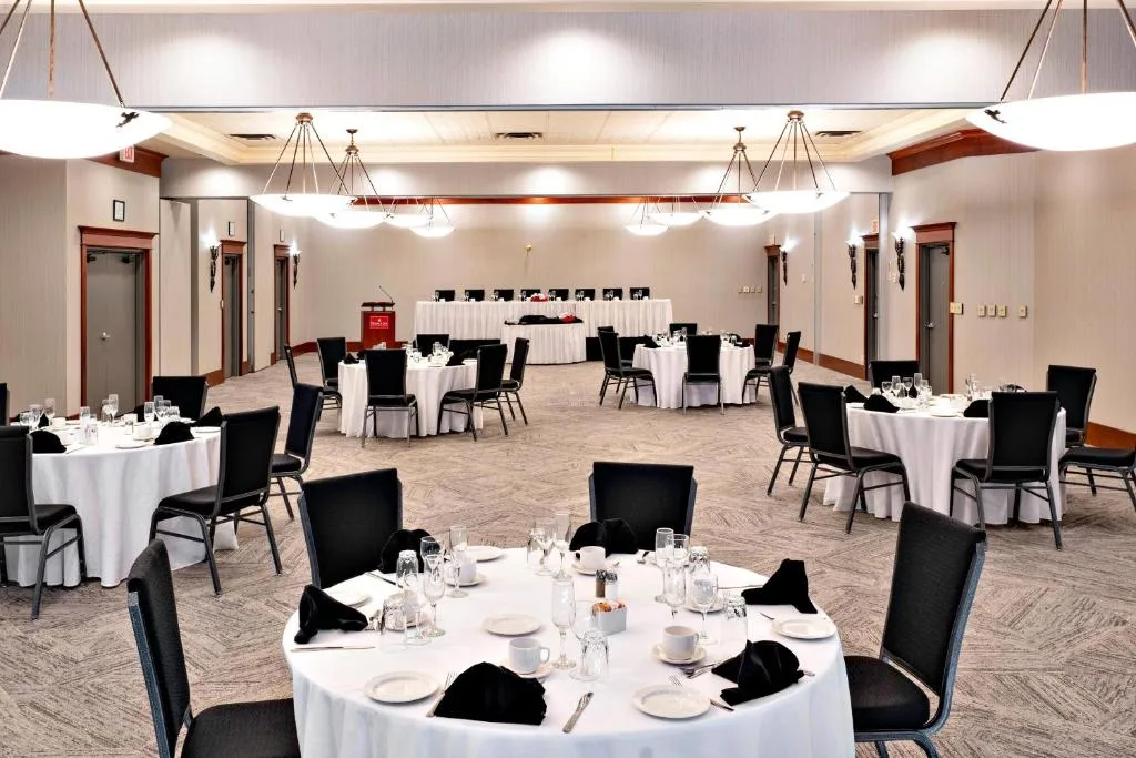 Ramada by Wyndham Kelowna Hotel & Conference Center — 4