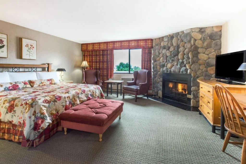 Ramada by Wyndham Kelowna Hotel & Conference Center — 5