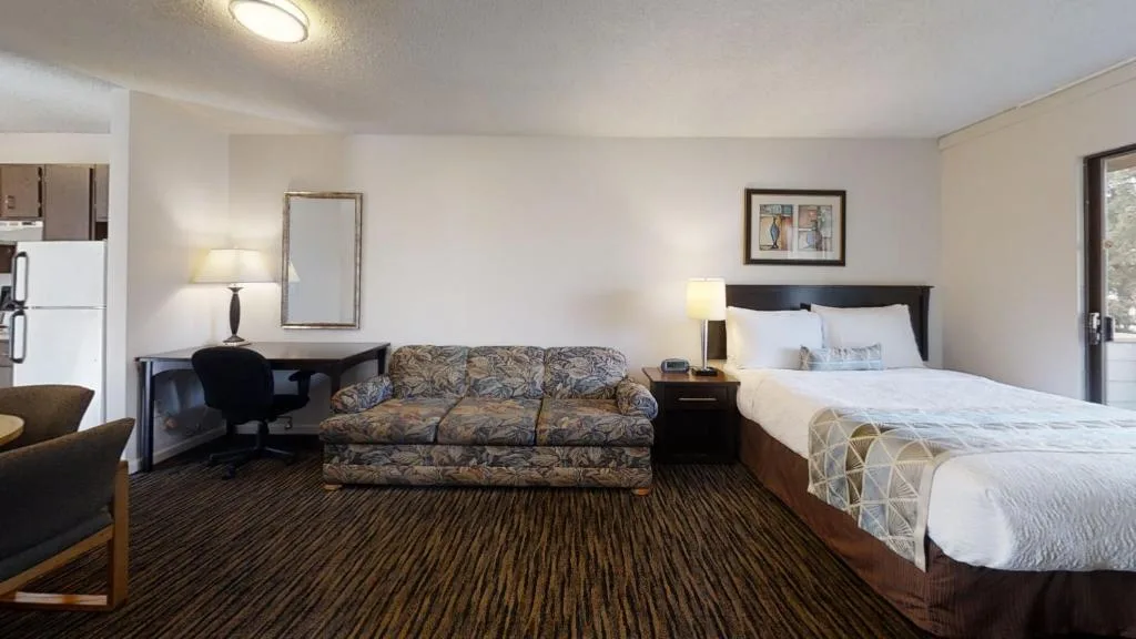Recreation Inn and Suites Kelowna — 2