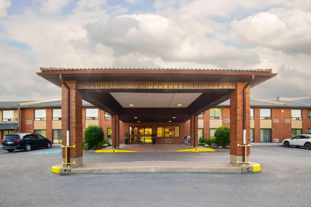 Comfort Inn Kingston - Highway 401 — 3
