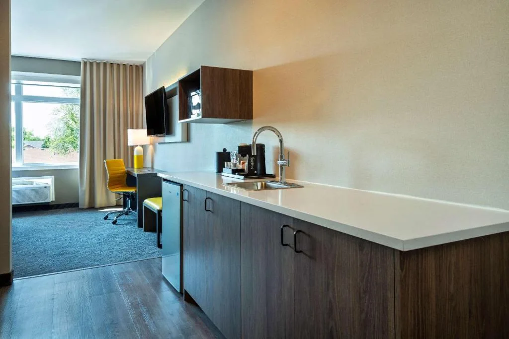 Comfort Inn & Suites — 4