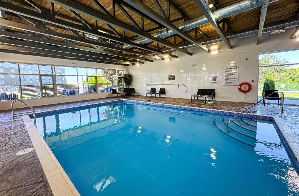Comfort Suites Kingston Central — 4