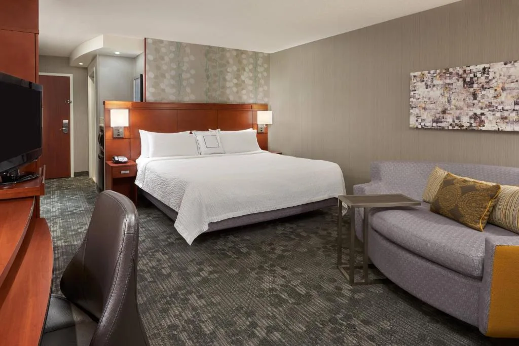 Courtyard by Marriott Kingston Highway 401 — 2