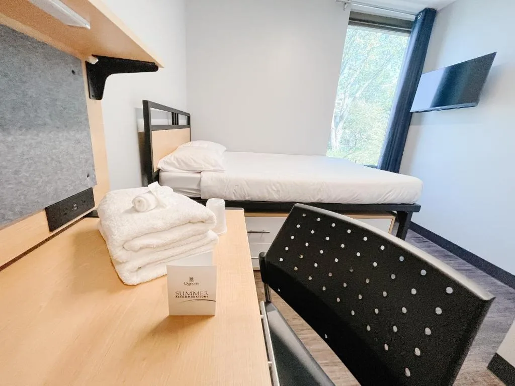 Queen's University Residence — 3