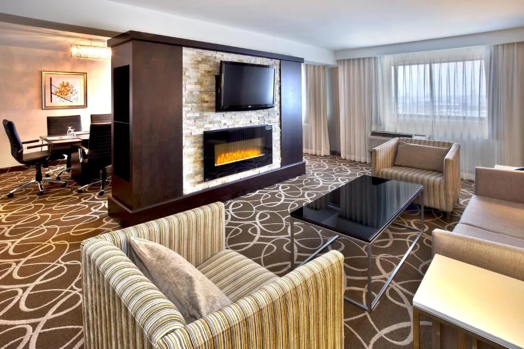 Crowne Plaza Kitchener-Waterloo by IHG — 3
