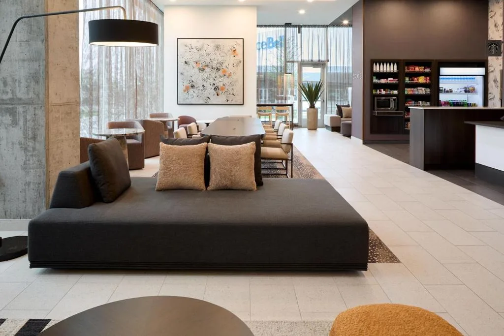 Courtyard by Marriott Montreal Laval — 5