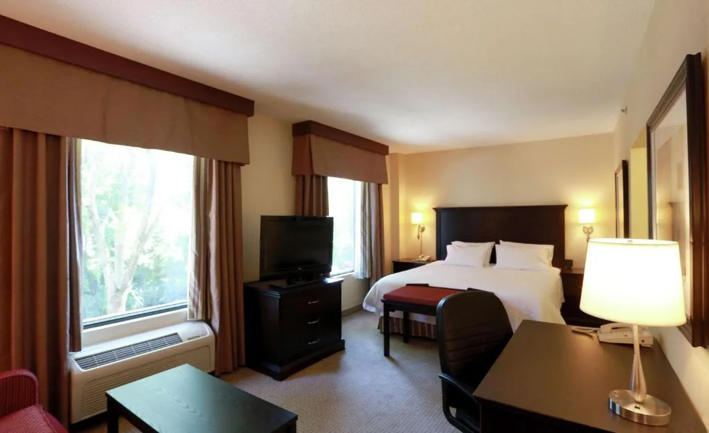 Hampton Inn & Suites Laval — 2