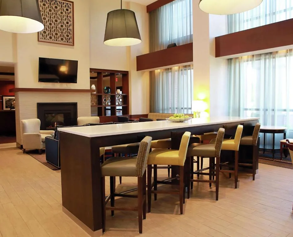 Hampton Inn & Suites Laval — 4