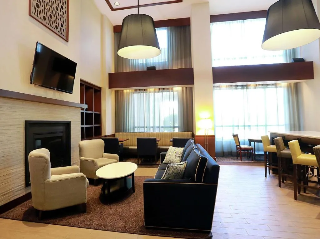Hampton Inn & Suites Laval — 5