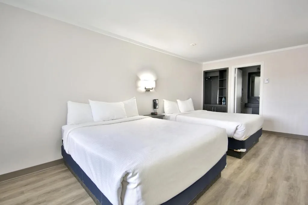 Motel Newstar Laval — 2
