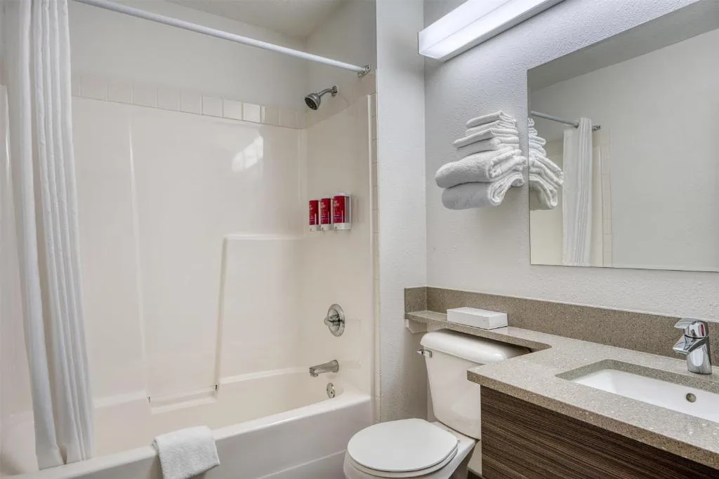 SureStay Plus Hotel by Best Western Lethbridge — 3