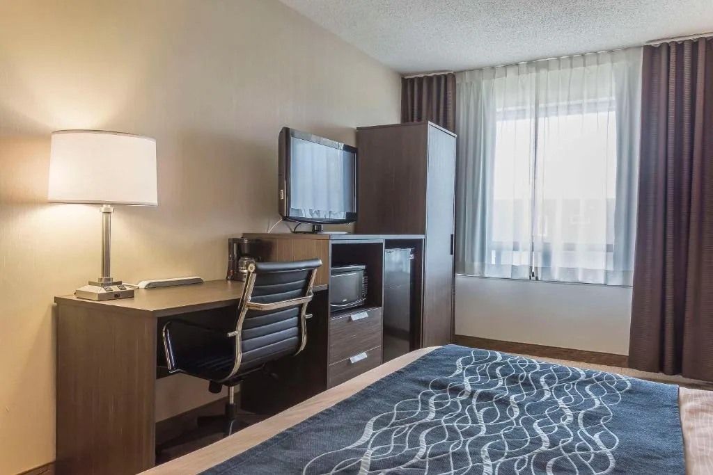 Comfort Inn — 4