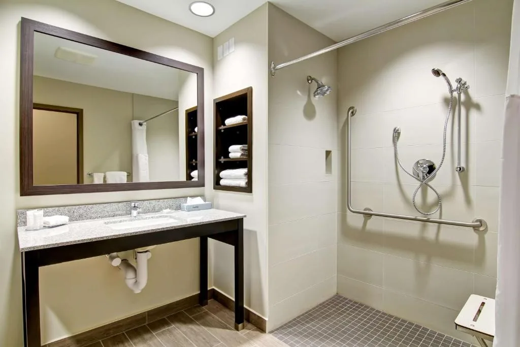 Best Western London Airport Inn & Suites — 3