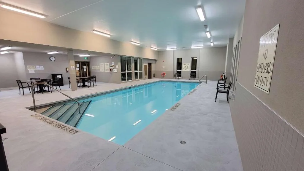 Best Western London Airport Inn & Suites — 4