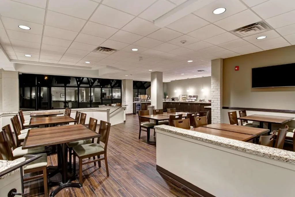 Best Western London Airport Inn & Suites — 5
