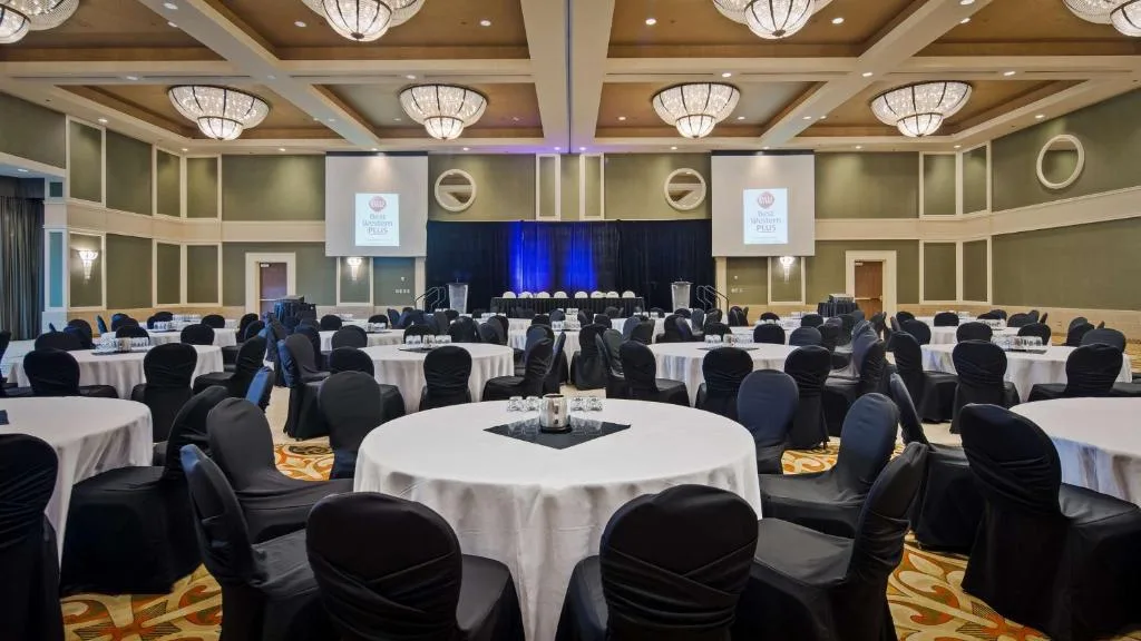 Best Western Plus Lamplighter Inn & Conference Centre — 4