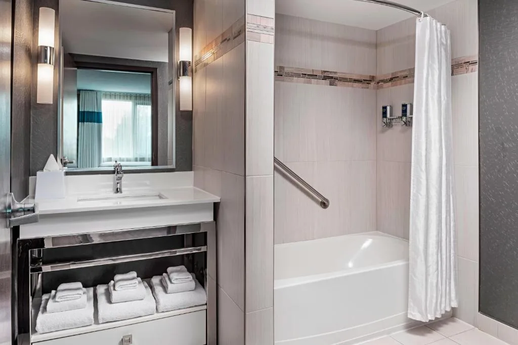 Four Points by Sheraton London — 3