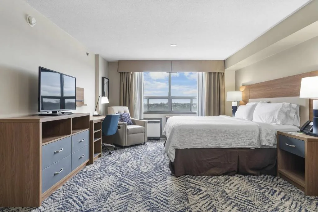 Holiday Inn Hotel & Suites London by IHG — 2