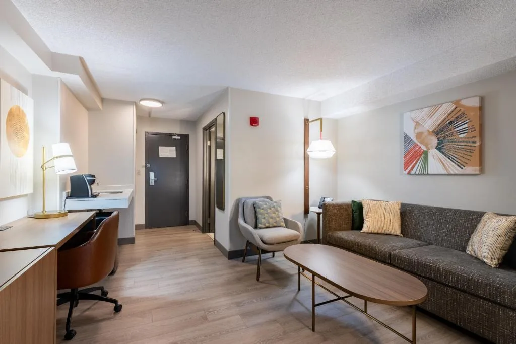 Holiday Inn Hotel & Suites London by IHG — 4