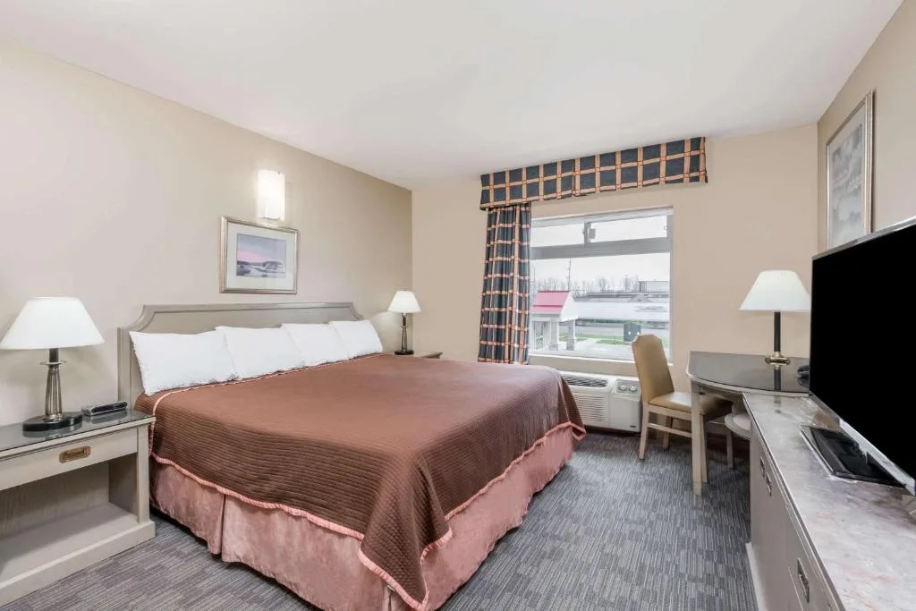 London Travel Inn — 4