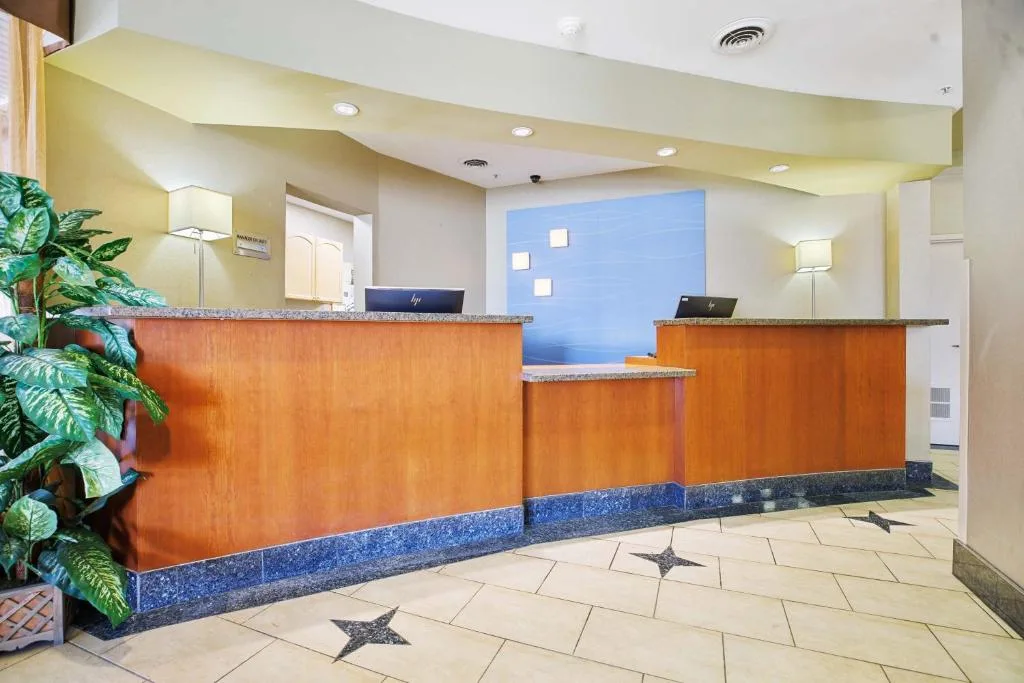 Sandman Hotel & Suites London Downtown — 2