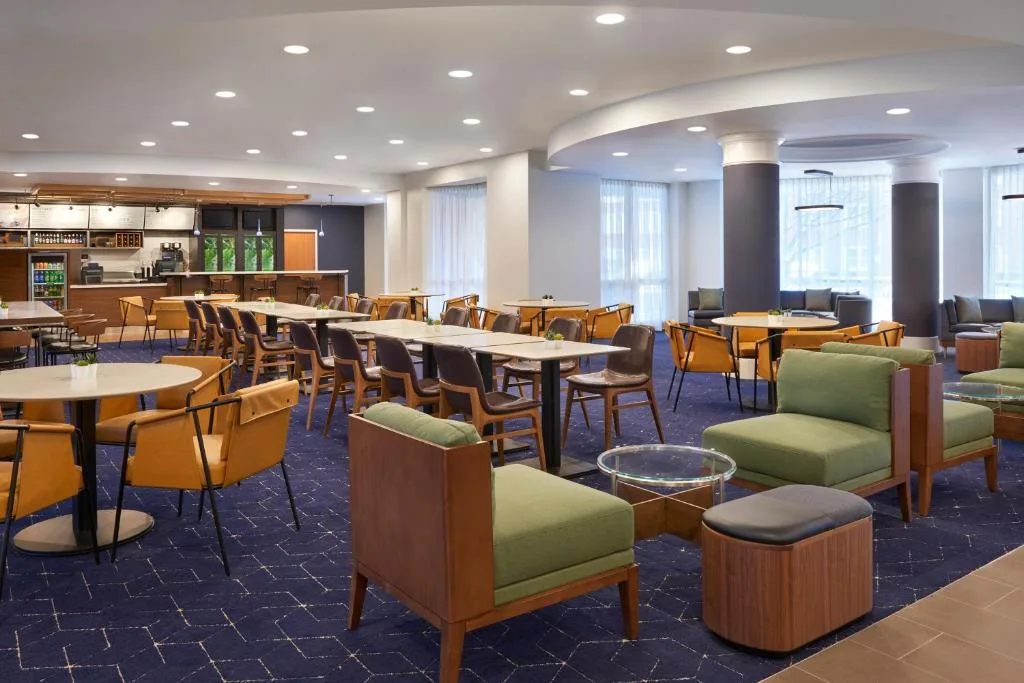 Courtyard by Marriott Toronto Markham — 5