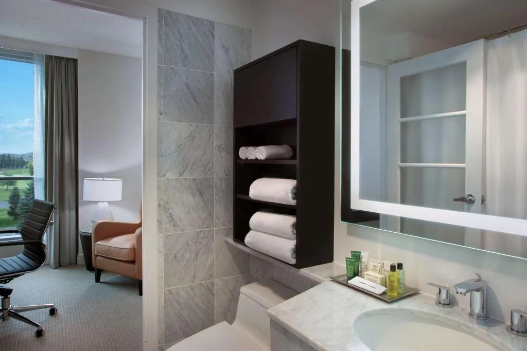 Hilton Suites Toronto-Markham Conference Centre & Spa — 2