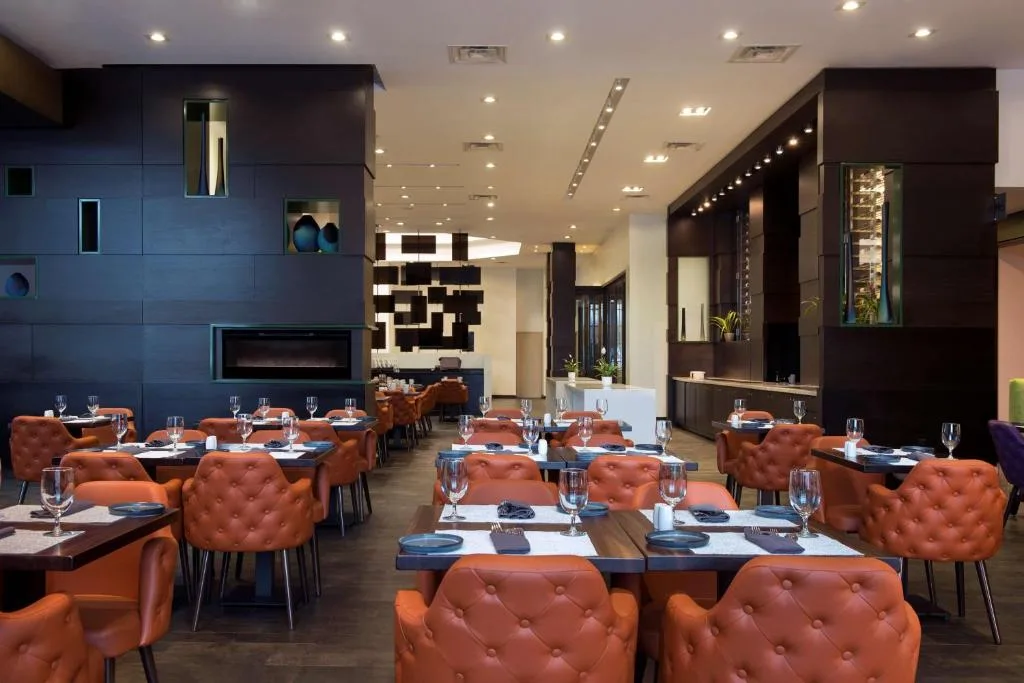 Hilton Suites Toronto-Markham Conference Centre & Spa — 4