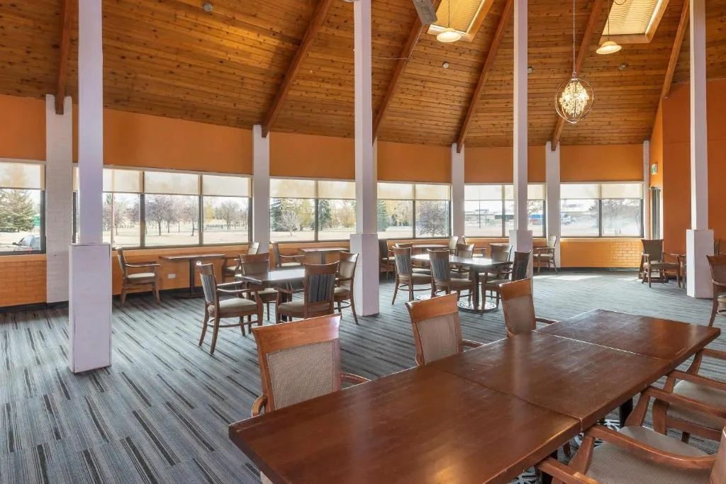 Clarion Pointe Medicine Hat Saamis Tepee — 3