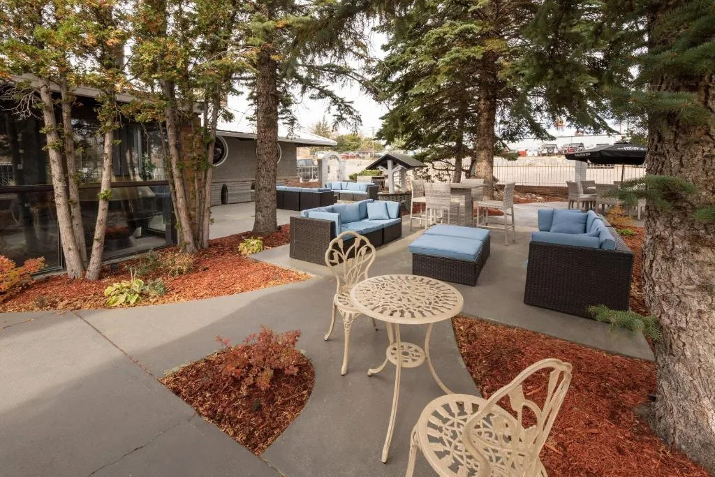 Clarion Pointe Medicine Hat Saamis Tepee — 5